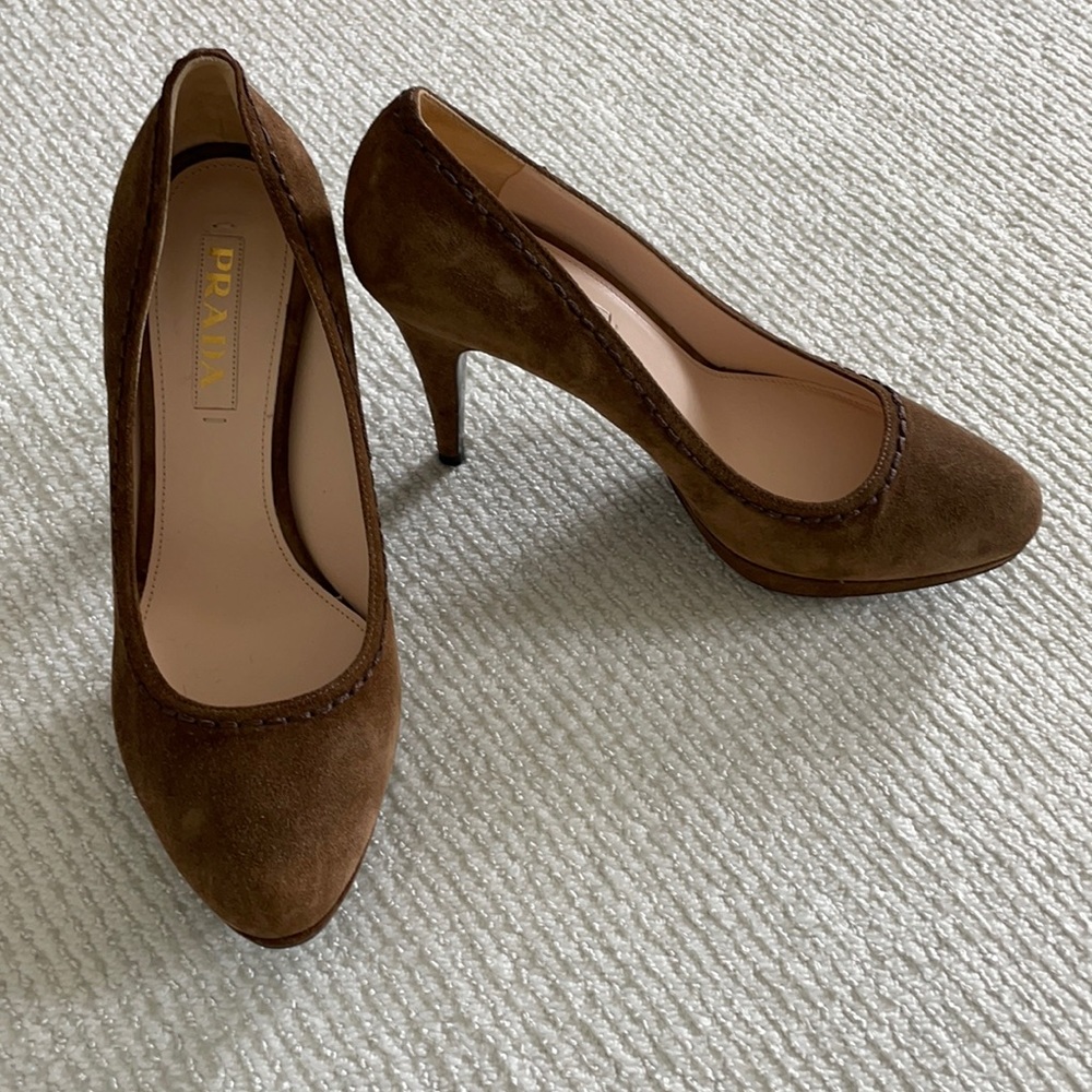 Prada brown suede pumps